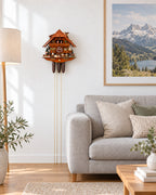 Dachdeckeruhr von Anton Schneider, im Wohnzimmer an der Wand