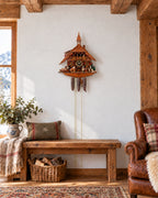 Kuckucksuhr Sägewerk von Anton Schneider, im Wohnzimmer an der Wand