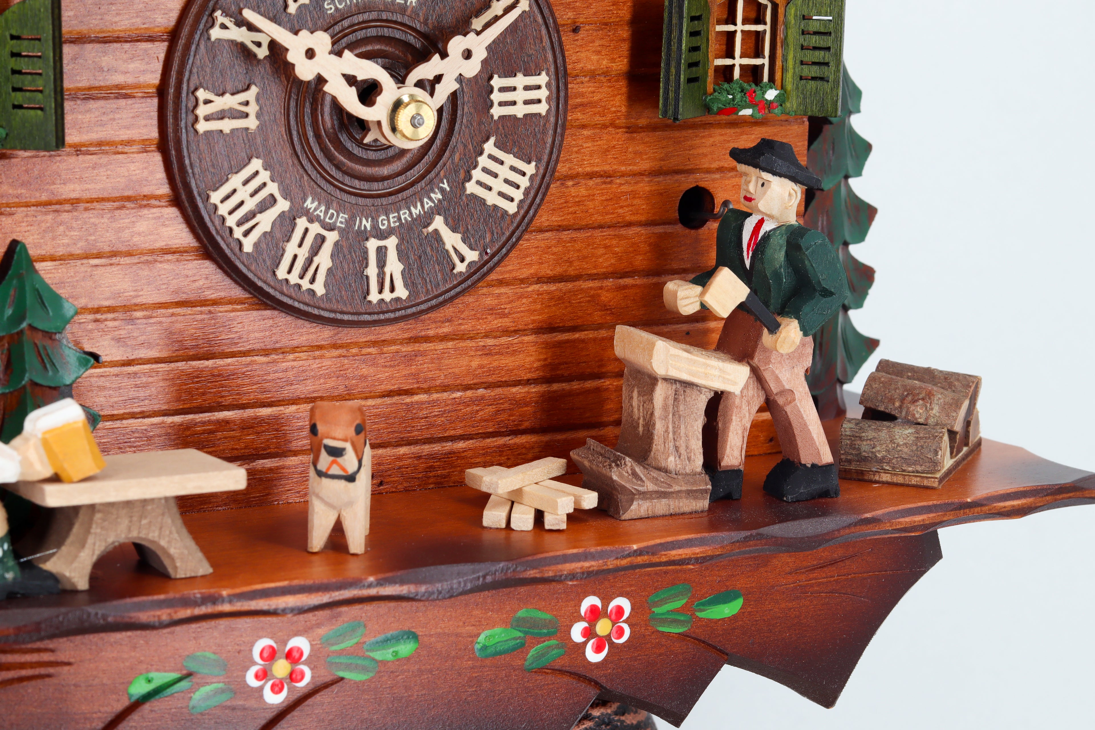 Chalet-Kuckucksuhr von Anton Schneider – Detailaufnahme des Dachs