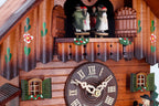 Chalet-Kuckucksuhr von Anton Schneider – Detailaufnahme des Zifferblatts